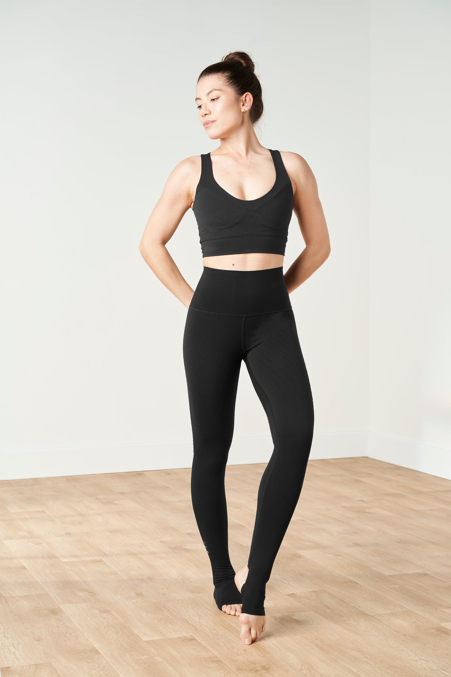 Model wearing Le Divine bra in black with L'Original stirrup leggings with MicroPerle on an oeko-tex compression fabric for better circulation, lymphatic drainage, pain relief