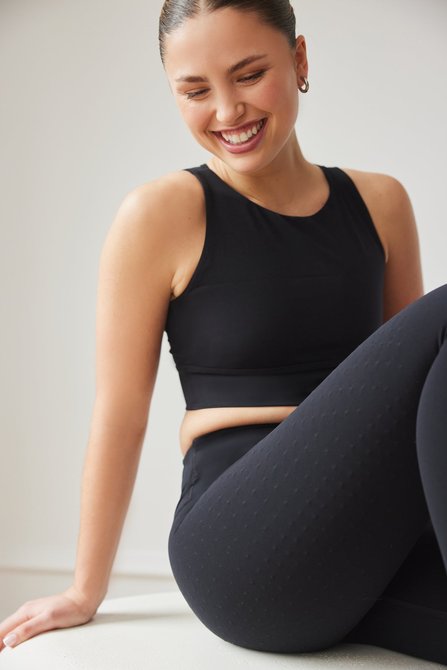 L'Original leggings 27'' and L'Original bra in black with OEKO-tex certified compression fabric, our MicroPerle® technology for lymphatic drainage, better circulation, reducing fatigue, smoother skin